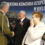 12.04.2019 Kielce. Starostwo powiatowe. Wręczenie medali "Za zasługi dla obronności kraju rodzicom żołnierzy / Jarosław Kubalski / Radio Kielce