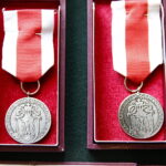 12.04.2019 Kielce. Starostwo powiatowe. Wręczenie medali "Za zasługi dla obronności kraju rodzicom żołnierzy / Jarosław Kubalski / Radio Kielce