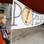 12.04.2019 Kielce. Uczniowie manifestowali poparcie dla strajkujących nauczycieli przed ŚUW / Jarosław Kubalski / Radio Kielce