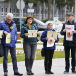 12.04.2019 Kielce. Uczniowie manifestowali poparcie dla strajkujących nauczycieli przed ŚUW / Jarosław Kubalski / Radio Kielce