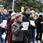 12.04.2019 Kielce. Uczniowie manifestowali poparcie dla strajkujących nauczycieli przed ŚUW / Jarosław Kubalski / Radio Kielce