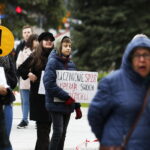 12.04.2019 Kielce. Uczniowie manifestowali poparcie dla strajkujących nauczycieli przed ŚUW / Jarosław Kubalski / Radio Kielce