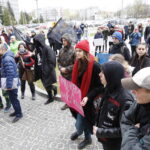 12.04.2019 Kielce. Uczniowie manifestowali poparcie dla strajkujących nauczycieli przed ŚUW / Jarosław Kubalski / Radio Kielce
