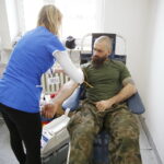 14.04.2019 Kielce. Żołnierze ŚBOT oddają krew / Jarosław Kubalski / Radio Kielce