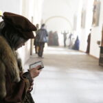 15.04.2019 Wąchock. Klasztor. Plan zdjęciowy serialu filmowego "Korona Królów" / Jarosław Kubalski / Radio Kielce