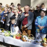 20.04.2019 Kielce. Święta Wielkanocne. Święcenie pokarmów przed katedrą / Jarosław Kubalski / Radio Kielce