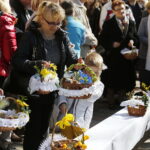 20.04.2019 Kielce. Święta Wielkanocne. Święcenie pokarmów przed katedrą / Jarosław Kubalski / Radio Kielce