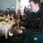 20.04.2019 Kielce. WDK. Śniadanie wielkanocne dla bezdomnych, samotnych i ubogich / Jarosław Kubalski / Radio Kielce