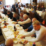 20.04.2019 Kielce. WDK. Śniadanie wielkanocne dla bezdomnych, samotnych i ubogich / Jarosław Kubalski / Radio Kielce