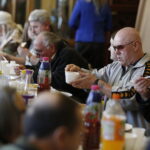 20.04.2019 Kielce. WDK. Śniadanie wielkanocne dla bezdomnych, samotnych i ubogich / Jarosław Kubalski / Radio Kielce