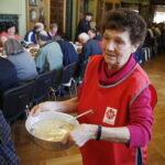 20.04.2019 Kielce. WDK. Śniadanie wielkanocne dla bezdomnych, samotnych i ubogich / Jarosław Kubalski / Radio Kielce