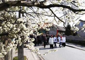 22.04.2019 Suków. Procesja Emaus / Jarosław Kubalski / Radio Kielce