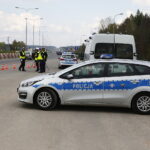 22.04.2019 Bilcza. Policja kontroluje pojazdy / Jarosław Kubalski / Radio Kielce