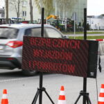 22.04.2019 Bilcza. Policja kontroluje pojazdy / Jarosław Kubalski / Radio Kielce