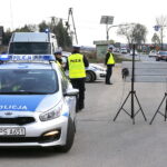 22.04.2019 Bilcza. Policja kontroluje pojazdy / Jarosław Kubalski / Radio Kielce