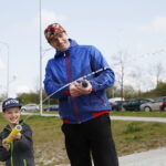 22.04.2019 Kielce. Pan Marcin z synem Antonim starają się kultywować tradycję śmigusa - dyngusa / Jarosław Kubalski / Radio Kielce