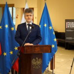 Wystawa zdjęć „Polska solidarna w Europie. Polscy strażacy w Szwecji”. Na zdjęciu Krzysztof Słoń - senator RP / Mateusz Kaczmarczyk / Radio Kielce