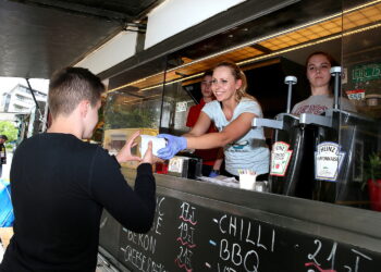 26.05.2017 Kielce. Zlot Food Trucków. / Marzena Mąkosa / Radio Kielce