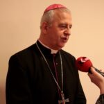 Kielce. Spotkanie wielkanocne wojewody z parlamentarzystami i dziennikarzami. Biskup Jan Piotrowski / Krzysztof Bujnowicz / Radio Kielce