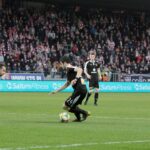 Mecz Cracovia Kraków - Korona Kielce. Wato Arweładze / Krzysztof Bujnowicz / Radio Kielce