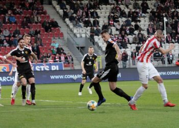 Mecz Cracovia Kraków - Korona Kielce. Adnan Kovacević / Krzysztof Bujnowicz / Radio Kielce