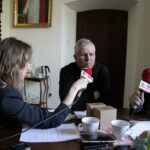 Święty Krzyż. Wielkanocny program świąteczny wizyta u ojców oblatów. Na zdjęciu (od lewej): Marlena Płaska, superior Marian Puchała i Paweł Solarz / Krzysztof Bujnowicz / Radio Kielce