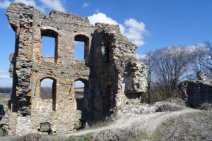 Międzygórz, gm. Lipnik. Ruiny zamku / Emilia Sitarska / Radio Kielce