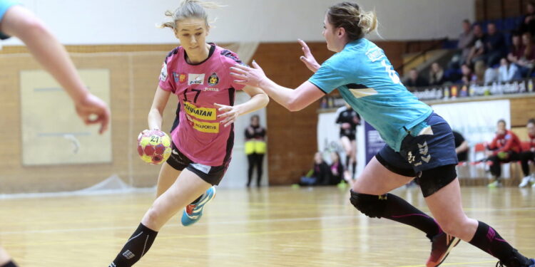 Mecz Korona Handball Kielce - UKS PCM Kościerzyna / Marzena Mąkosa / Radio Kielce