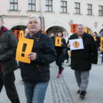 Strajk nauczycieli - pikieta przed Urzędem Miasta / Marzena Mąkosa / Radio Kielce