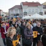 Strajk nauczycieli - pikieta przed Urzędem Miasta / Marzena Mąkosa / Radio Kielce