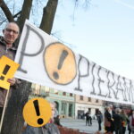 Strajk nauczycieli - pikieta przed Urzędem Miasta / Marzena Mąkosa / Radio Kielce