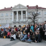 Strajk nauczycieli - pikieta przed Urzędem Miasta / Marzena Mąkosa / Radio Kielce