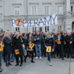 Strajk nauczycieli - pikieta przed Urzędem Miasta / Marzena Mąkosa / Radio Kielce