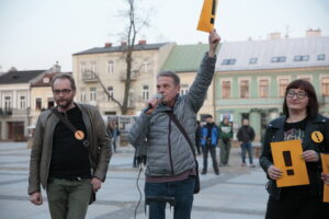 Strajk nauczycieli - pikieta przed Urzędem Miasta / Marzena Mąkosa / Radio Kielce