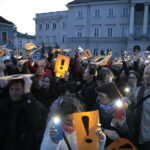 Strajk nauczycieli - pikieta przed Urzędem Miasta / Marzena Mąkosa / Radio Kielce