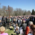 Nowa Słupia. Droga Krzyżowa na Święty Krzyż / Marzena Mąkosa / Radio Kielce