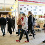 Manifestacja uczniów przed Zespołem Szkół Przemysłu Spożywczego / Marzena Mąkosa / Radio Kielce