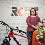 Pani Iwona z synami odebrali rower / Marzena Mąkosa / Radio Kielce