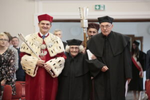 Profesor Wiktoria Śliwowska doktorem honoris causa UJK / Marzena Mąkosa / Radio Kielce