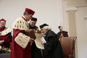 Profesor Wiktoria Śliwowska doktorem honoris causa UJK / Marzena Mąkosa / Radio Kielce