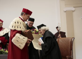 Profesor Wiktoria Śliwowska doktorem honoris causa UJK / Marzena Mąkosa / Radio Kielce