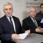 Konferencja prasowa w Urzędzie Marszałkowskim. Andrzej Pruś i Mirosław Gębski rezygnują z funkcji w ROT. Na zdjęciu (od lewej): Andrzej Bętkowski - marszałek województwa świętokrzyskiego, Krzysztof Lipiec - poseł PiS i Mirosław Gębski - starosta kielecki / Marzena Mąkosa / Radio Kielce