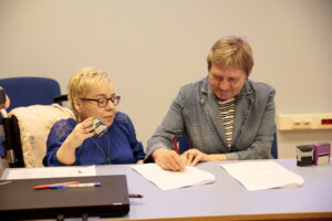 Podpisanie umów na realizację przez organizacje pozarządowe działań z zakresu pomocy społecznej / Marzena Mąkosa / Radio Kielce
