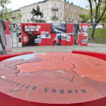 Wystawa planszowa IPN "Powstała by żyć" na placu Wolności / Marzena Mąkosa / Radio Kielce