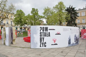 Wystawa planszowa IPN "Powstała by żyć" na placu Wolności / Marzena Mąkosa / Radio Kielce