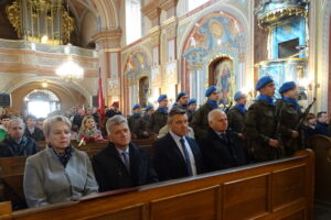 Od lewej: wiceprzewodniczący Rady Powiatu Bożena Kornacka, Adam Roszczypała, przewodniczący rady Wacław Rodek, członek Zarządu Powiatu Andrzej Gajek / Emilia Sitarska / Radio Kielce