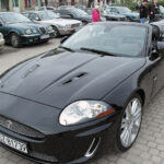 Opatów. Rajd Ziemi Sandomierskiej. Jaguary na Rynku / Emilia Sitarska / Radio Kielce