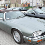 Opatów. Rajd Ziemi Sandomierskiej. Jaguary na Rynku / Emilia Sitarska / Radio Kielce