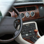 Opatów. Rajd Ziemi Sandomierskiej. Jaguary na Rynku / Emilia Sitarska / Radio Kielce