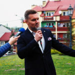 Opatów. Piknik enologiczny i otwarcie pierwszej w regionie miejskiej winnicy. Na zdjęciu zastępca burmistrza Opatowa Marcin Słapek / Emilia Sitarska / Radio Kielce